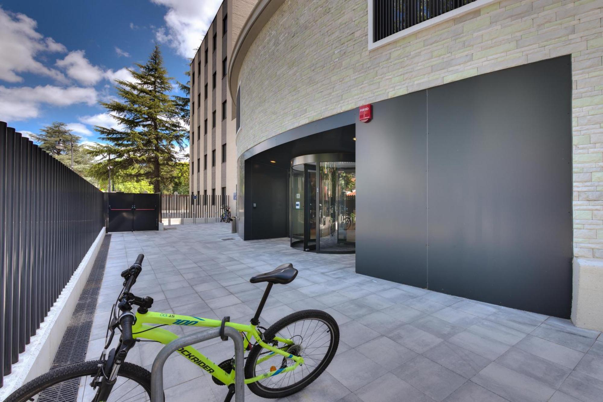 Livensa Living Pamplona Albergue Juvenil Exterior foto